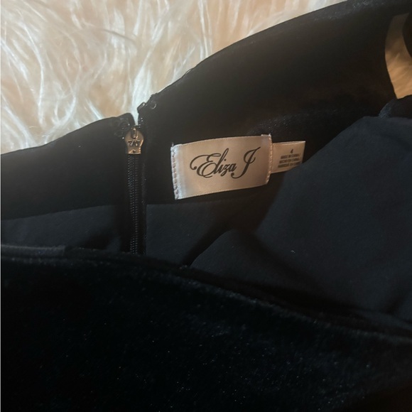 Eliza J Black One-Shoulder Dress with Bow - Picture 5 of 7